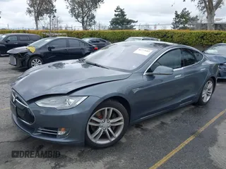 2013 Tesla Model S with VIN 5YJSA1CN8DFP21869, listed as a IAAI auction lot 41772603 with Not provided miles and . Bid and sale history available at DreamBid. Image 18.