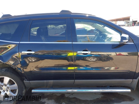 2011 Chevrolet Traverse 1LT z VIN 1GNKRGED3BJ373931, wystawiony jako IAAI lot #40876388 z przebiegiem 234 394 mil mil oraz . Historia ofert i sprzedaży dostępna na DreamBid. Obrazek 13.