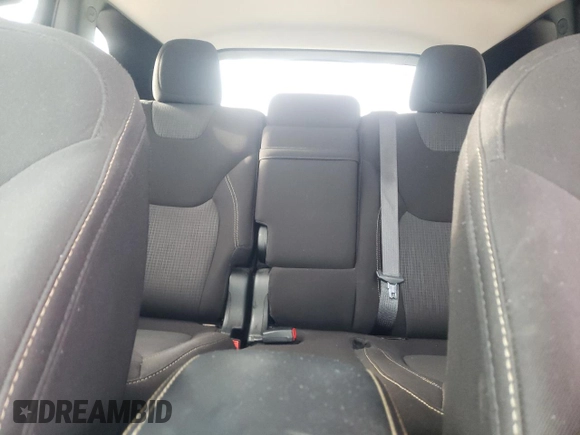2017 Jeep Cherokee Latitude z VIN 1C4PJMCS5HD226281, wystawiony jako Copart lot #60080625 z przebiegiem 106 777 mil mil oraz Szkoda całkowita • Salvage title. Historia ofert i sprzedaży dostępna na DreamBid. Obrazek 10.