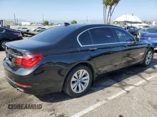 2015 BMW 7 Series 740Li xDrive z VIN WBAYF4C5XFG291765, wystawiony jako Copart lot #58619305 z przebiegiem 174 334 mil mil oraz Szkody całkowita. Historia ofert i sprzedaży dostępna na DreamBid. Obrazek 3.