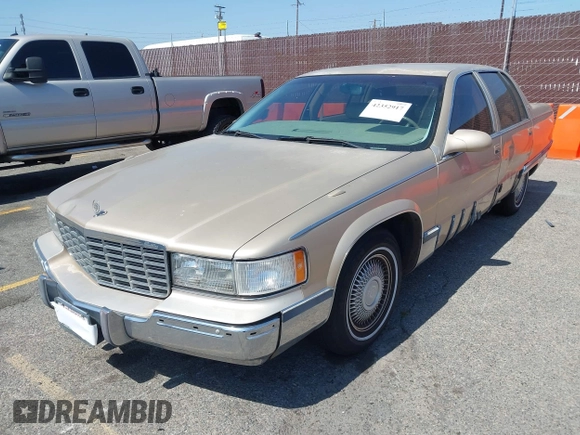 1995 Cadillac Fleetwood z VIN 1G6DW52P2SR713135, wystawiony jako IAAI lot #42352917 z przebiegiem 72 919 mil mil oraz . Historia ofert i sprzedaży dostępna na DreamBid. Obrazek 2.