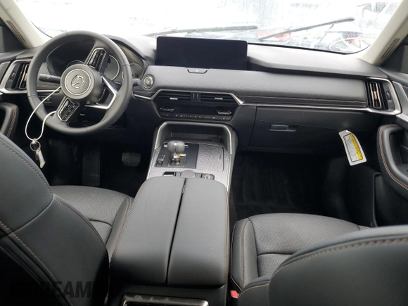 2025 Mazda CX-70 Preferred z VIN JM3KJBHD6S1115554, wystawiony jako Copart lot #74427204 z przebiegiem Nie podano mil oraz Szkody całkowita. Historia ofert i sprzedaży dostępna na DreamBid. Obrazek 8.