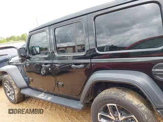2024 Jeep Wrangler Willys z VIN 1C4RJXN60RW317717, wystawiony jako IAAI lot #42017788 z przebiegiem 10 096 mil mil oraz . Historia ofert i sprzedaży dostępna na DreamBid. Obrazek 14.