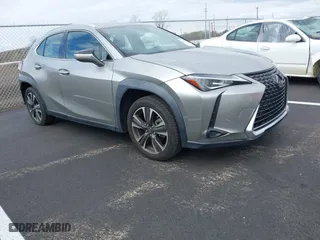 2020 Lexus UX with VIN JTHP3JBH5L2024624, listed as a IAAI auction lot 41826234 with 82,043 mi miles. Bid and sale history available at carsss.com. Image 1.