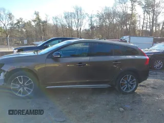 2016 Volvo V60 Cross Country T5 with VIN YV4612HK1G1018856, listed as a IAAI auction lot 41033744 with 120,451 mi miles. Bid and sale history available at carsss.com. Image 15.