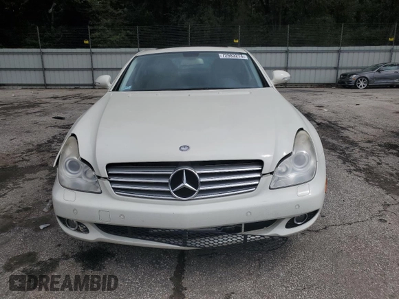 2008 Mercedes-Benz CLS-Class 5.5L with VIN WDDDJ72X18A130270, listed as a Copart auction lot 72983274 with 109,971 mi miles and Salvage Title. Bid and sale history available at carsss.com. Image 5.