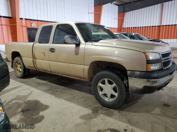 2006 Chevrolet Silverado 1500 LT1 with VIN 1GCEK19V46Z261477, listed as a Copart auction lot 44698035 with 298,471 mi miles and Clean Title. Bid and sale history available at carsss.com. Image 4.