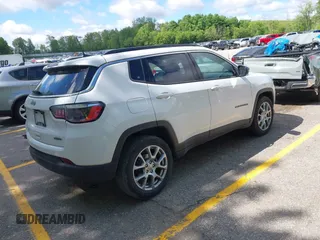 2022 Jeep Compass Latitude Lux with VIN 3C4NJDFB7NT112307, listed as a IAAI auction lot 42330292 with 77,240 mi miles and . Bid and sale history available at DreamBid. Image 4.