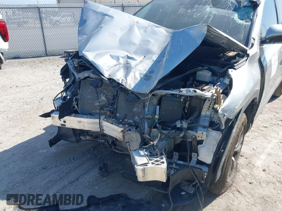 2019 Toyota Highlander LE with VIN 5TDZZRFH8KS362902, listed as a IAAI auction lot 42134460 with 40,102 mi miles and . Bid and sale history available at DreamBid. Image 6.