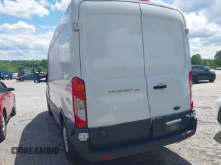 2015 Ford Transit Cargo with VIN 1FTNE2CMXFKA90627, listed as a IAAI auction lot 40601859 with 230,893 mi miles. Bid and sale history available at carsss.com. Image 3.