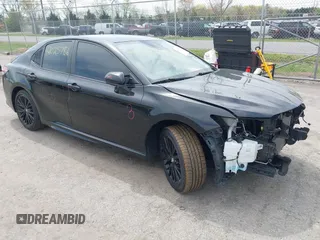 2020 Toyota Camry SE z VIN 4T1G11AK9LU888421, wystawiony jako IAAI lot #42025786 z przebiegiem 96 121 mil mil oraz . Historia ofert i sprzedaży dostępna na DreamBid. Obrazek 1.