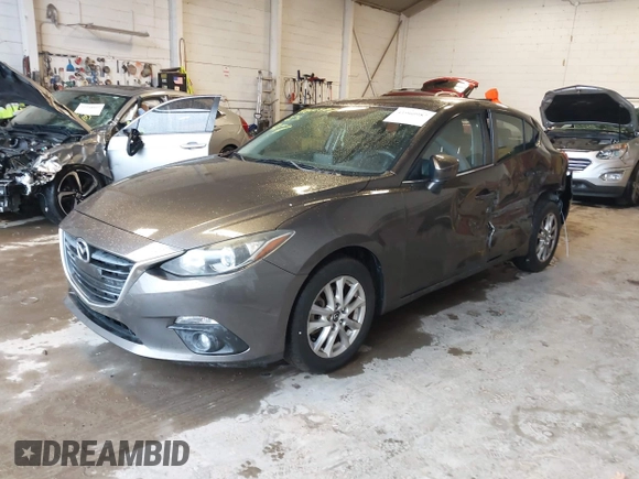2015 Mazda 3 i Grand Touring z VIN JM1BM1M70F1222597, wystawiony jako IAAI lot #41960987 z przebiegiem 40 841 mil mil oraz . Historia ofert i sprzedaży dostępna na DreamBid. Obrazek 17.