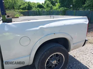 2005 Dodge 2500 ST z VIN 3D7KR28C85G790634, wystawiony jako IAAI lot #42311281 z przebiegiem 205 839 mil mil oraz . Historia ofert i sprzedaży dostępna na DreamBid. Obrazek 17.