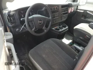 2019 GMC Savana Cargo z VIN 1GTW7AFGXK1216533, wystawiony jako Copart lot #58608405 z przebiegiem 222 344 mil mil oraz Szkody całkowita. Historia ofert i sprzedaży dostępna na DreamBid. Obrazek 8.