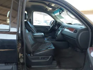 2008 GMC Yukon SLT w/4SB with VIN 1GKFK13068J200767, listed as a IAAI auction lot 42005014 with 297,242 mi miles. Bid and sale history available at carsss.com. Image 5.