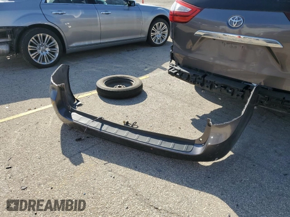 2018 Toyota Sienna XLE Auto Access Seat with VIN 5TDYZ3DC2JS930768, listed as a Copart auction lot 52964115 with 121,191 mi miles and Salvage Title. Bid and sale history available at DreamBid. Image 13.