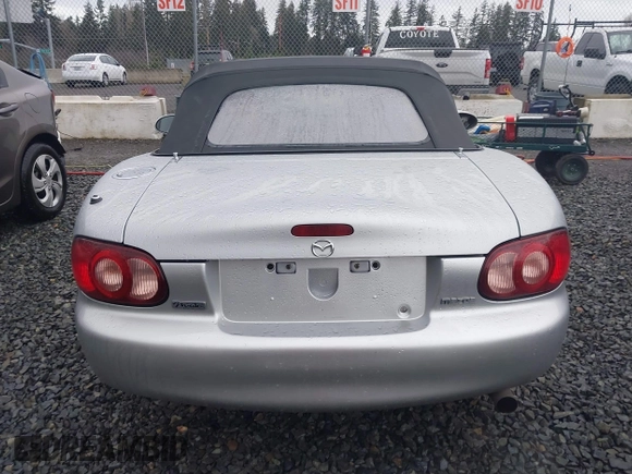2002 Mazda MX-5 Miata Cloth z VIN JM1NB353620221304, wystawiony jako IAAI lot #41178747 z przebiegiem 98 958 mil mil oraz . Historia ofert i sprzedaży dostępna na DreamBid. Obrazek 16.