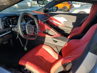 2024 Chevrolet Corvette 2LT z VIN 1G1YB3D44R5111106, wystawiony jako Copart lot #81822654 z przebiegiem 3 279 mil mil oraz Szkoda całkowita • Salvage title. Historia ofert i sprzedaży dostępna na DreamBid. Obrazek 8.