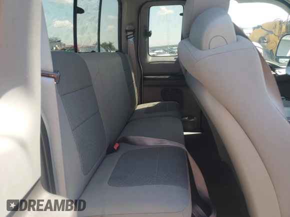 2005 Ford F-250 XL z VIN 1FTNX20525EA83143, wystawiony jako Copart lot #61446145 z przebiegiem 177 679 mil mil oraz Szkoda całkowita • Salvage title. Historia ofert i sprzedaży dostępna na DreamBid. Obrazek 10.