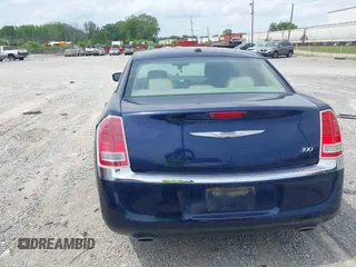 2014 Chrysler 300 z VIN 2C3CCAAG5EH373645, wystawiony jako IAAI lot #42282963 z przebiegiem 220 825 mil mil oraz . Historia ofert i sprzedaży dostępna na DreamBid. Obrazek 16.