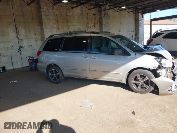 2005 Toyota Sienna LE with VIN 5TDBA23C75S046310, listed as a IAAI auction lot 42063973 with 127,509 mi miles. Bid and sale history available at carsss.com. Image 13.