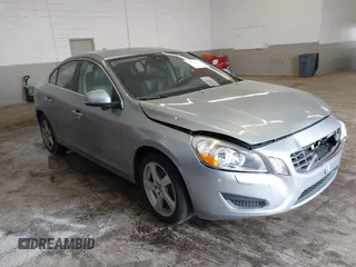 2013 Volvo S60 T5 with VIN YV1612FHXD2181306, listed as a IAAI auction lot 41726747 with 116,836 mi miles. Bid and sale history available at carsss.com. Image 1.