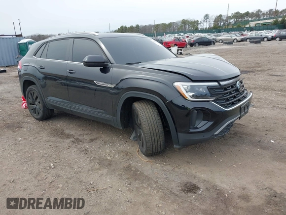 2024 Volkswagen Atlas SE with VIN 1V2KE2CA7RC228100, listed as a IAAI auction lot 42007768 with 27,956 mi miles and . Bid and sale history available at DreamBid. Image 1.