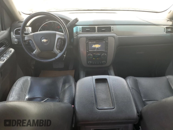 2014 Chevrolet Silverado 3500HD SRW LTZ z VIN 1GC4K1E88EF174192, wystawiony jako Copart lot #57530285 z przebiegiem 71 457 mil mil oraz Czysty tytuł • Clean title. Historia ofert i sprzedaży dostępna na DreamBid. Obrazek 8.