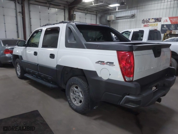 2005 Chevrolet Avalanche Z71 with VIN 3GNEK12Z45G118046, listed as a IAAI auction lot 41838447 with 203,799 mi miles. Bid and sale history available at carsss.com. Image 3.
