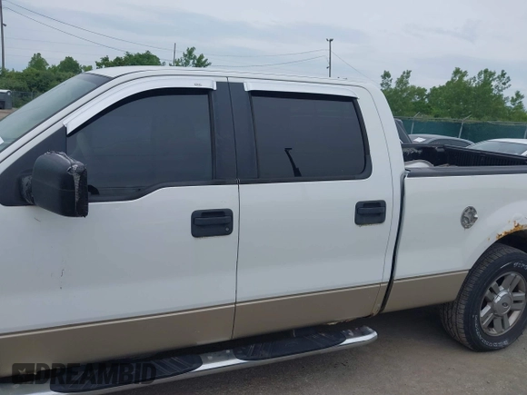 2008 Ford F-150 XLT z VIN 1FTPW14V88FA53479, wystawiony jako IAAI lot #42544841 z przebiegiem 137 829 mil mil oraz . Historia ofert i sprzedaży dostępna na DreamBid. Obrazek 14.