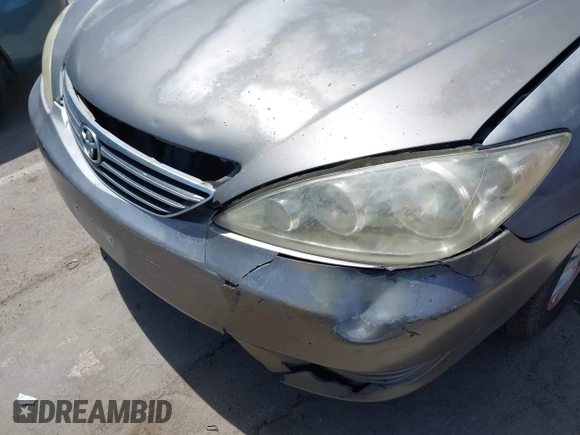 2005 Toyota Camry STD z VIN 4T1BE32K95U556765, wystawiony jako IAAI lot #42288424 z przebiegiem 232 413 mil mil oraz . Historia ofert i sprzedaży dostępna na DreamBid. Obrazek 12.