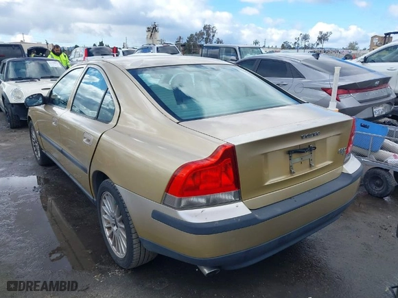2001 Volvo S60 with VIN YV1RS53D112026586, listed as a IAAI auction lot 41795346 with 206,927 mi miles. Bid and sale history available at carsss.com. Image 3.
