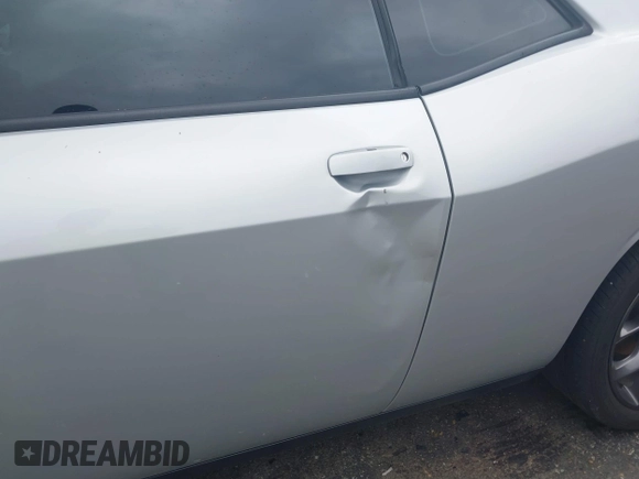 2019 Dodge Challenger SXT z VIN 2C3CDZAG9KH744703, wystawiony jako IAAI lot #41881944 z przebiegiem Nie podano mil oraz . Historia ofert i sprzedaży dostępna na DreamBid. Obrazek 18.