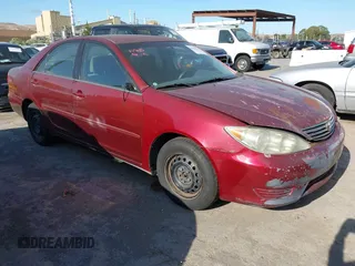 2005 Toyota Camry STD z VIN 4T1BE32K35U003867, wystawiony jako IAAI lot #42359770 z przebiegiem 190 489 mil mil oraz . Historia ofert i sprzedaży dostępna na DreamBid. Obrazek 1.