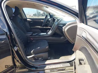2016 Ford Fusion SE Hybrid z VIN 3FA6P0LU4GR260180, wystawiony jako IAAI lot #42508932 z przebiegiem 97 475 mil mil oraz . Historia ofert i sprzedaży dostępna na DreamBid. Obrazek 5.