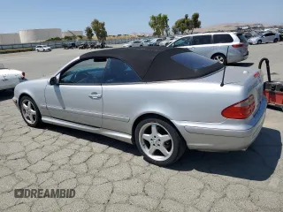 2002 Mercedes-Benz CLK 320/430 z VIN WDBLK70G72T107379, wystawiony jako Copart lot #59616655 z przebiegiem 73 101 mil mil oraz Szkoda całkowita • Salvage title. Historia ofert i sprzedaży dostępna na DreamBid. Obrazek 2.