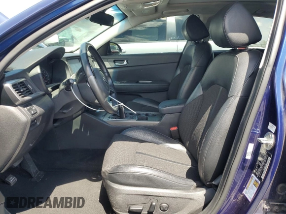 2020 Kia Optima LX z VIN 5XXGT4L33LG412225, wystawiony jako Copart lot #55460765 z przebiegiem 61 029 mil mil oraz Szkoda całkowita • Salvage title. Historia ofert i sprzedaży dostępna na DreamBid. Obrazek 7.