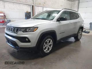 2024 Jeep Compass Latitude z VIN 3C4NJDBN5RT116961, wystawiony jako IAAI lot #42661118 z przebiegiem 24 175 mil mil oraz . Historia ofert i sprzedaży dostępna na DreamBid. Obrazek 18.