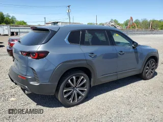 2025 Mazda CX-50 S Premium Plus z VIN 7MMVABEM9SN350176, wystawiony jako Copart lot #55303885 z przebiegiem 924 mil mil oraz Nie do naprawy. Historia ofert i sprzedaży dostępna na DreamBid. Obrazek 3.