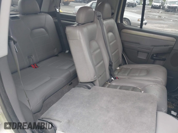 2004 Ford Explorer XLT z VIN 1FMDU73KX4UB18210, wystawiony jako IAAI lot #42504862 z przebiegiem 264 644 mil mil oraz . Historia ofert i sprzedaży dostępna na DreamBid. Obrazek 8.