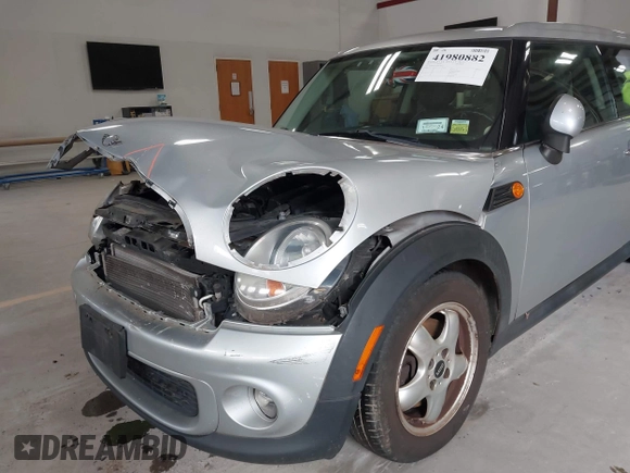 2011 MINI Clubman z VIN WMWZF3C56BT188312, wystawiony jako IAAI lot #41980882 z przebiegiem 143 669 mil mil oraz . Historia ofert i sprzedaży dostępna na DreamBid. Obrazek 6.
