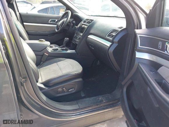 2017 Ford Explorer XLT with VIN 1FM5K8DH5HGE31723, listed as a IAAI auction lot 41661136 with 85,263 mi miles. Bid and sale history available at carsss.com. Image 5.