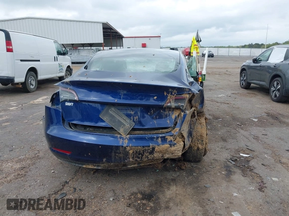 2019 Tesla Model 3 Mid Range z VIN 5YJ3E1EAXKF332974, wystawiony jako IAAI lot #41921722 z przebiegiem Nie podano mil oraz . Historia ofert i sprzedaży dostępna na DreamBid. Obrazek 16.