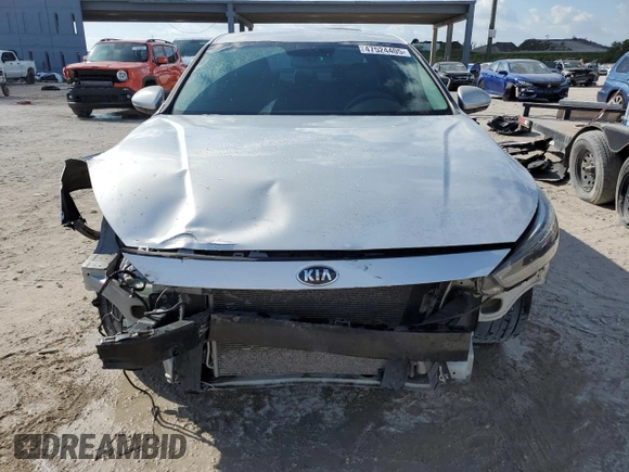 2017 Kia Cadenza Premium z VIN KNALB4J16H5092653, wystawiony jako Copart lot #47524405 z przebiegiem 133 913 mil mil oraz Szkody całkowita. Historia ofert i sprzedaży dostępna na DreamBid. Obrazek 5.