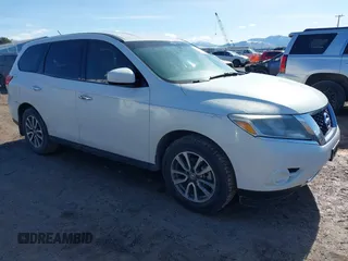 2013 Nissan Pathfinder S with VIN 5N1AR2MM1DC613862, listed as a IAAI auction lot 41777620 with 138,312 mi miles. Bid and sale history available at carsss.com. Image 1.