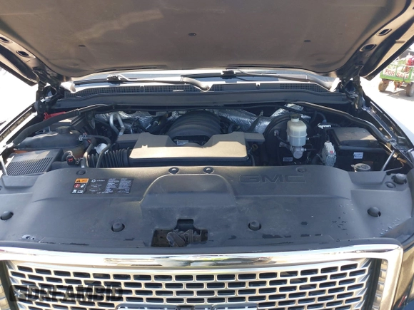 2015 GMC Yukon XL Denali with VIN 1GKS2JKJ9FR244754, listed as a IAAI auction lot 39706952 with 94,917 mi miles. Bid and sale history available at carsss.com. Image 10.