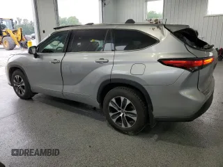 2022 Toyota Highlander XLE with VIN 5TDGZRBH4NS560801, listed as a Copart auction lot 63817915 with 64,557 mi miles and Salvage title. Bid and sale history available at DreamBid. Image 2.
