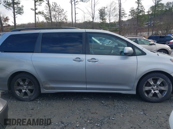 2011 Toyota Sienna SE with VIN 5TDXK3DC3BS049935, listed as a IAAI auction lot 41539665 with 269,130 mi miles. Bid and sale history available at carsss.com. Image 13.