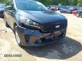 2019 Kia Sorento LX z VIN 5XYPG4A35KG529645, wystawiony jako IAAI lot #41995339 z przebiegiem 106 827 mil mil oraz . Historia ofert i sprzedaży dostępna na DreamBid. Obrazek 6.
