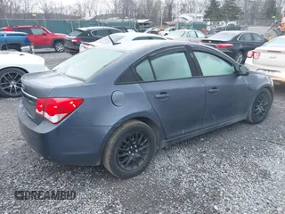 2014 Chevrolet Cruze LS z VIN 1G1PA5SG4E7201393, wystawiony jako IAAI lot #40955975 z przebiegiem 62 567 mil mil oraz . Historia ofert i sprzedaży dostępna na DreamBid. Obrazek 4.